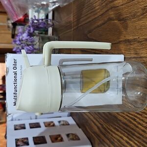 2-in-1 Multifunctional Oil Dispenser/Sprayer - 16 oz Glass Bottle/White Top -NEW